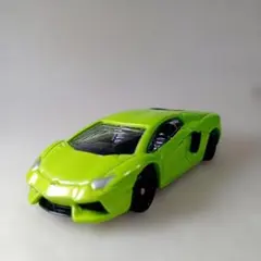 トミカ ランボルギーニ アヴェンタドール LP700-4 世界のスーパーカー