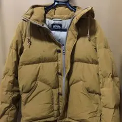 ベージュ ダウンジャケット