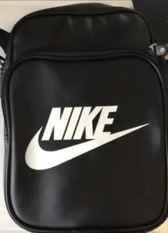 美品　フェイクレザーNIKE ショルダーバッグ