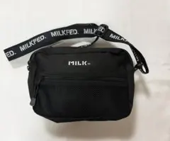 MILKFED. ショルダーバッグ ブラック ロゴ入りストラップ