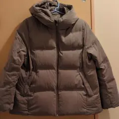 ユニクロ　シームレスダウンパーカー