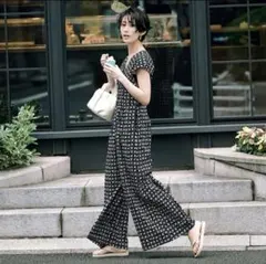 極美品♡ヌキテパ　オールインワン　黒花柄 2026年最新】ne Quittez pas レディース サロペット・オーバーオール