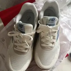 ニューバランス　23センチ