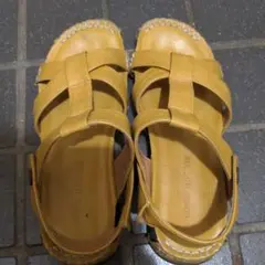 イエロー レザー ストラップサンダル マスタード