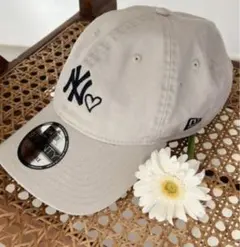 NYロゴ刺繍 ベージュキャップ