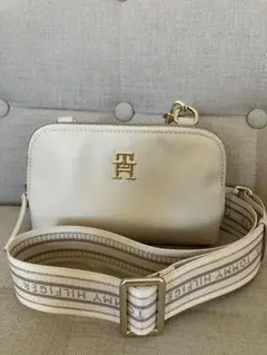 Tommy Hilfiger モノグラムショルダーバッグ 【オンライン限定品】