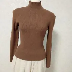 リブ編みタートルネックセーター ブラウン伸びが良いリブ編み