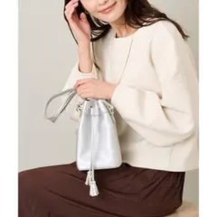 a.v.v. アーヴェヴェ シルバー ショルダーバッグ トラベルポシェット