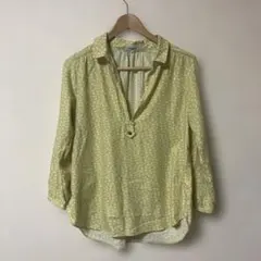 シューラルー 小花柄スキッパーブラウス M