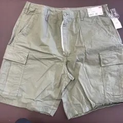ユニクロ　カーゴショーツ オリーブ　XL UNIQLOのサムネイル