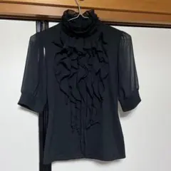 GLAMOROUS GARDEN フリル付きブラックシャツ 半袖のサムネイル
