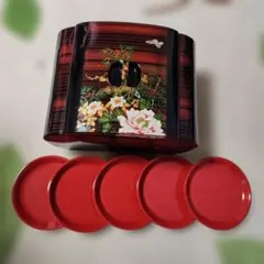 漆器重箱3段と赤い小皿5枚セット