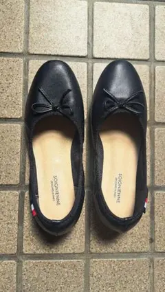 リボン付き黒バレエシューズ(soignienne)