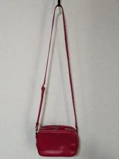 Agnes b の赤の牛革のショルダーバッグ&赤いノーブランド財布のオマケ付き