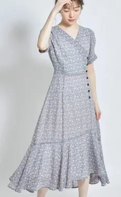 ウエストりぼん付き飾り釦フラワープリントカシュクールワンピース　ブルー