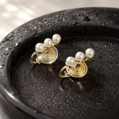 3連パール イヤリング 大人かわいい ゴールド 両耳セット アクセサリー　卒園式