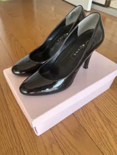 DIANA ブラック エナメル パンプス