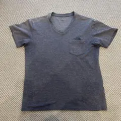 THE NORTH FACE ダークグレー VネックTシャツ