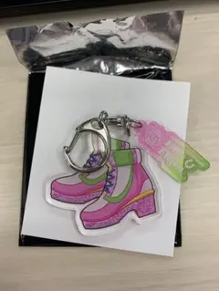 ウマ娘 ハルウララ 勝負靴アクリルキーホルダー - メルカリ