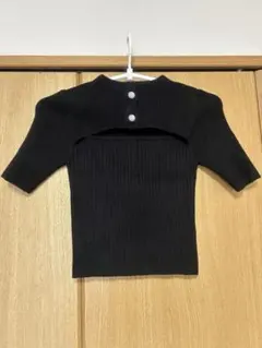 【Rady】 胸元あき Sサイズ ビジューボタン ニットトップスのサムネイル