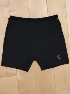 On Hybrid Short Lumos メンズMサイズ新品のサムネイル