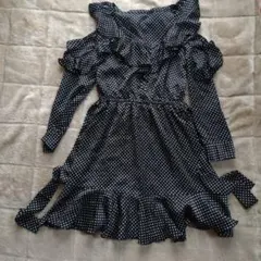 オフショルダー フリル ドット柄 ワンピース