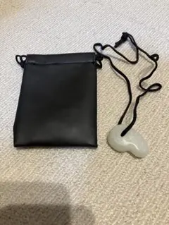 勾玉　ネックレス 収納袋付き