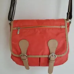 ナイロン　ショルダーバック 軽い 大容量　旅行　ポシェット