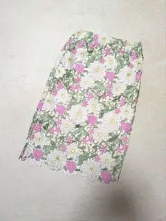 Noela ノエラ 花柄刺繍 タイトスカート【Mサイズ】のサムネイル
