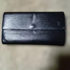 ルイビトンエピレザー 黒 長財布 スナップボタン式