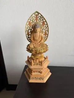 木彫 仏像 座釈迦 六角 蓮華座 透かし彫り光背 総高約24cm