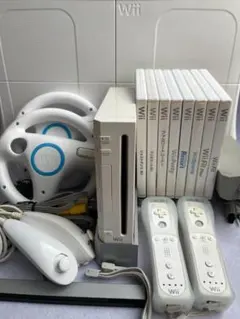 Wii本体セット すぐ遊べる ソフト8本付 マリオカート ハンドル2個