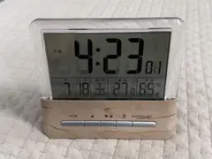 ニトリ 電波目覚まし時計（温湿度計・カレンダー・バックライト付き）のサムネイル