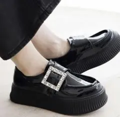 sesto セストビジュー付きエナメルローファー ブラック