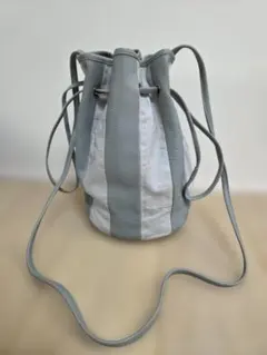 BEAU'RE 巾着型ショルダーバッグ グレーホワイト