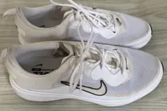 ね*こ様 Nike スニーカー ホワイト