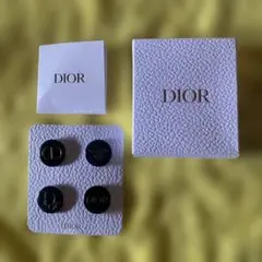Dior ロゴ入りバッチ 4個セットノベルティ ブローチ　未使用のサムネイル