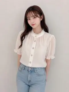 ミシェルマカロン　ホワイトシフォンブラウス ビジューブラウス　フリーサイズのサムネイル