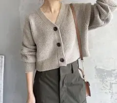 ブークレーヤーンカーディガン