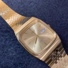 SEIKO 5 自動巻き ゴールド デイデイト 裏スケ クラシックデザイン