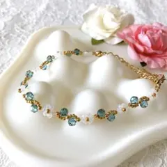 ハンドメイド　大人っぽい小さなお花ビーズブレスレット　クール系カラー