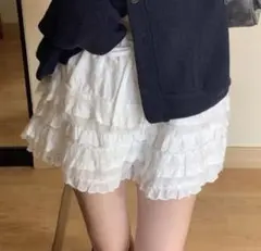 フリル ホワイト フレアショートパンツ