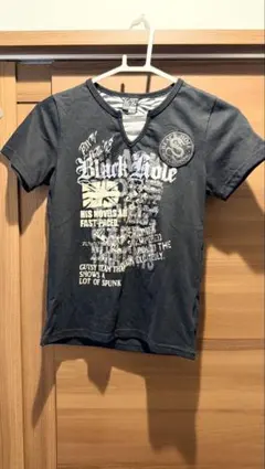 Black Hole VネックTシャツ