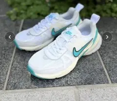 NIKE WMNS V2K RUN 24.0cm ホワイト×グリーン