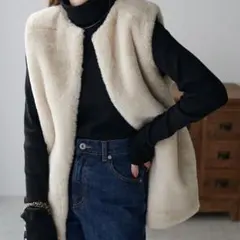 DISCOAT WEB限定 フェイクファーロングベスト グレイッシュベージュ