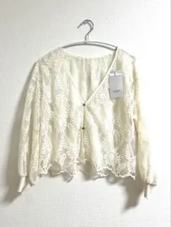 Item thumbnail for item d43cc597-0cbe-45ed-bb3a-d6f6c7e3b999