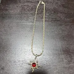 3/6限定お値下げ♪太陽デザイン ネックレス 赤色ストーン