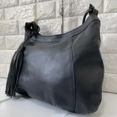 earパピヨネレザー ショルダーバッグ ブラック ギャザー - メルカリ