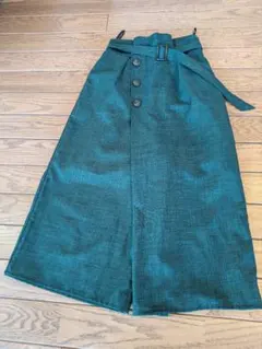 【美品】グリーン ボタン付き スカート見えするキュロットパンツ S