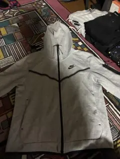 Nike フルジップ グレー パーカー